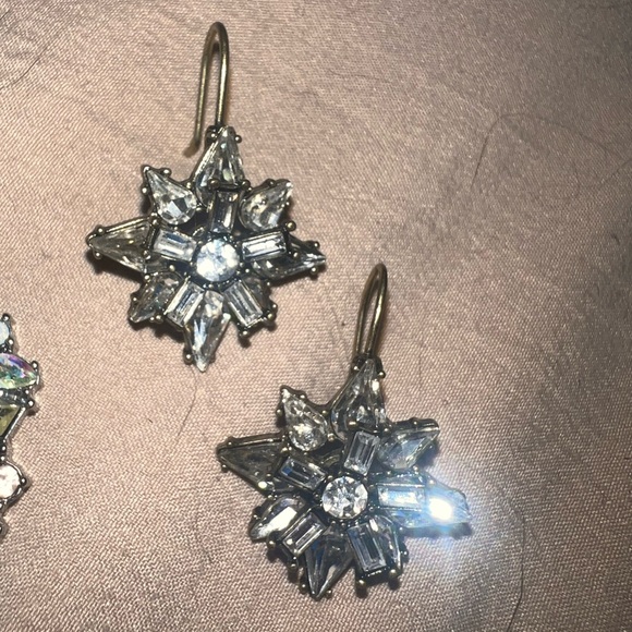 Elegant Silver Crystal Drop Earrings - Picture 3 of 3